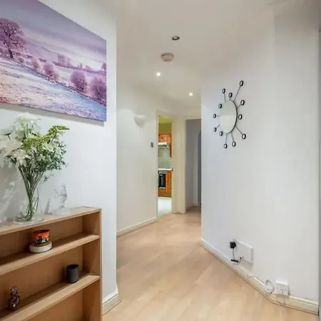 1 Bedroom Flat With Free Parking