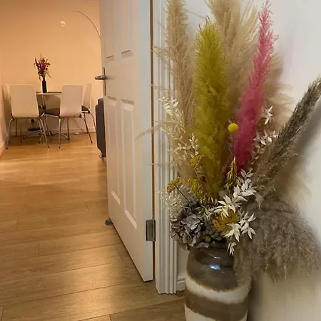 1 Bedroom Flat With Free Parking