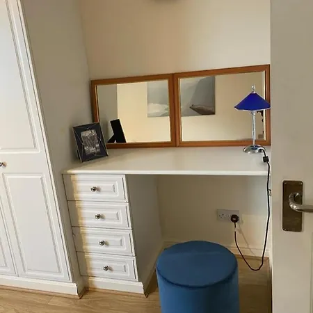 1 Bedroom Flat With Free Parking Apartment