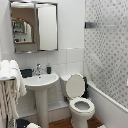 2 Bed Flat In Canning Town London