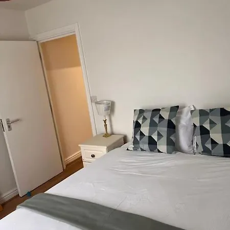 2 Bed Flat In Canning Town Apartment London