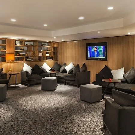 מלון Renaissance London Heathrow 4*