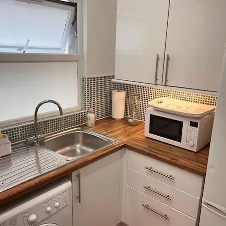 2 Bed Flat In Canning Town * London