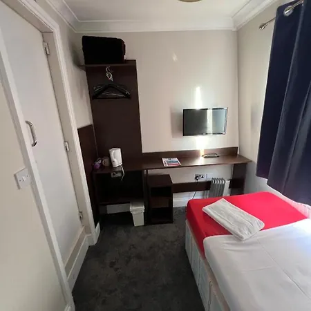 Goodwood Hotel 2*