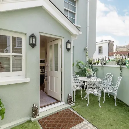 Stunning 3 Bed House With Garden London