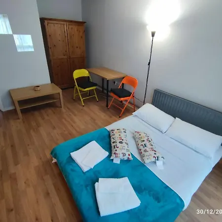 And Quiet Flat In London! Close To Station Apartment