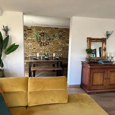 Deluxe Penthouse Riverside View 2 Bedroom Flat With Lift - Old Industrial Factory Warehouse
