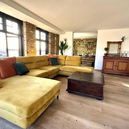 Deluxe Penthouse Riverside View 2 Bedroom Flat With Lift - Old Industrial Factory Warehouse London