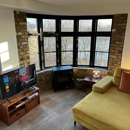 Deluxe Penthouse Riverside View 2 Bedroom Flat With Lift - Old Industrial Factory Warehouse Apartment