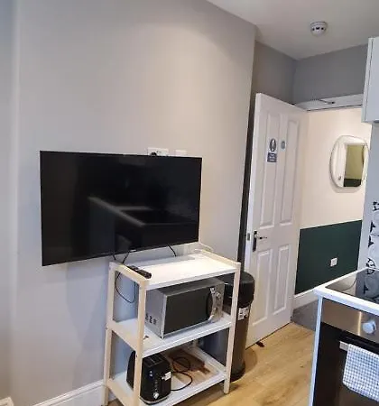 Modern Apartment *