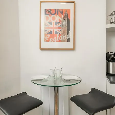 Soho & Covent Garden Apartment, Sleeps 3 Apartment London