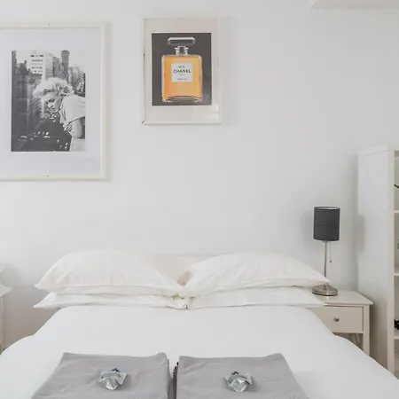 Soho & Covent Garden Apartment, Sleeps 3 London