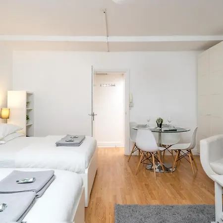 Soho & Covent Garden Apartment, Sleeps 3
