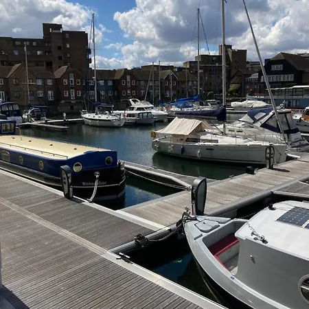 Entire Boat At St Katherine Docks 2 Available Select Using Options 보트호텔 *