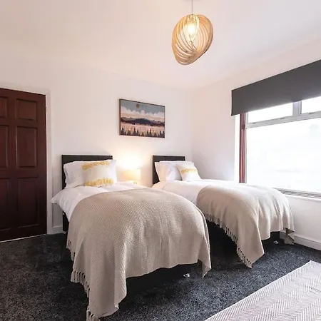 Morganite - 3 Bedroom House * London
