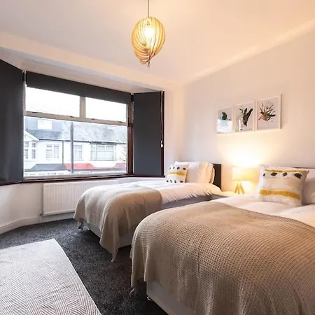 Morganite - 3 Bedroom House Holiday home London
