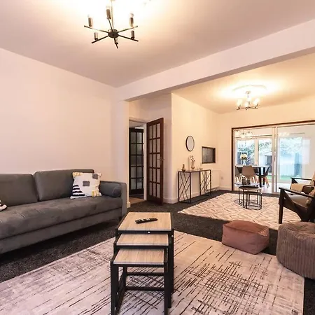 Morganite - 3 Bedroom House Holiday home London