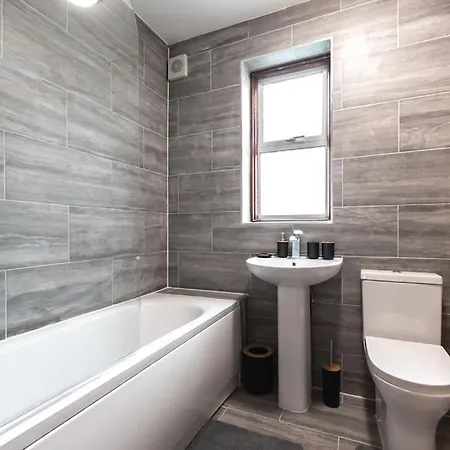 Morganite - 3 Bedroom House * London