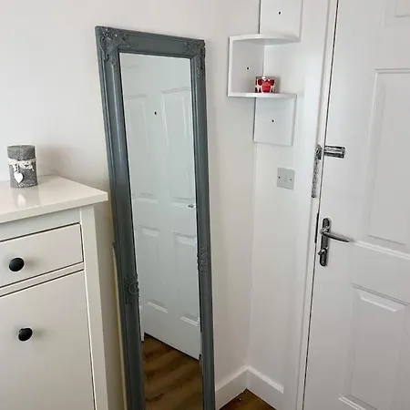 Apartment 1 Bedroom Apartment, Excellent Location *