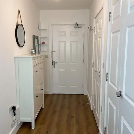 Apartment 1 Bedroom Apartment, Excellent Location *