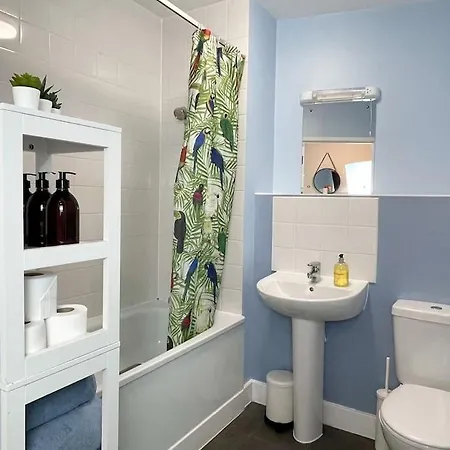 1 Bedroom Apartment, Excellent Location
