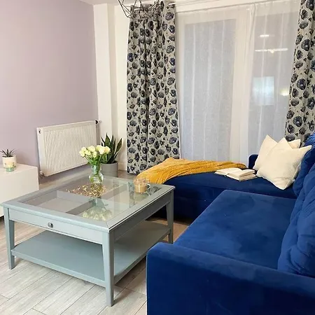 1 Bedroom Apartment, Excellent Location Apartment Hounslow
