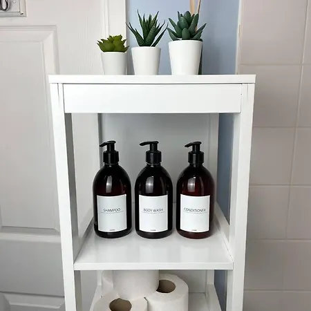 1 Bedroom Apartment, Excellent Location *