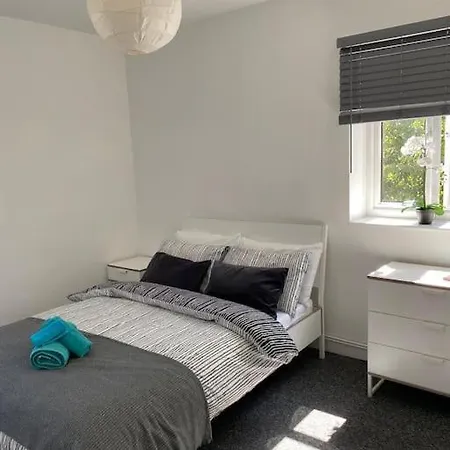 Apartment Lovely 2 Bedroom Flat In Greater *