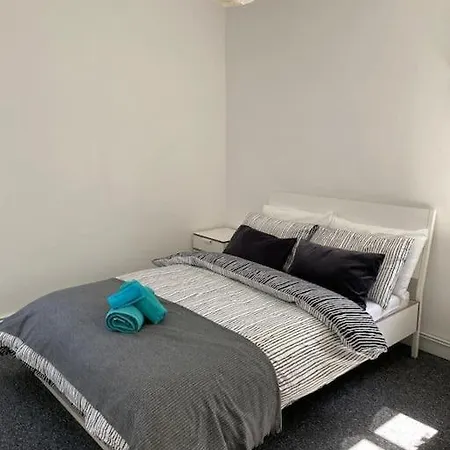 Lovely 2 Bedroom Flat In Greater *