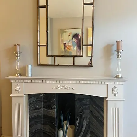 Apartment 2 Bedroom Just Off Kings Road *