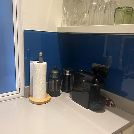 2 Bedroom Just Off Kings Road Apartment