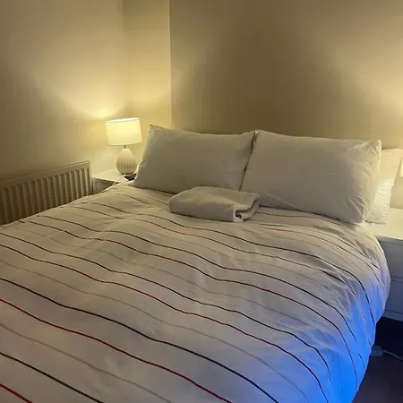 2 Bedroom Just Off Kings Road London