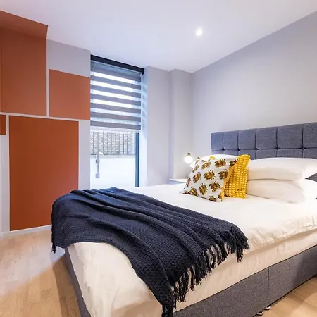 Luxurious Hackney Near Train Station *