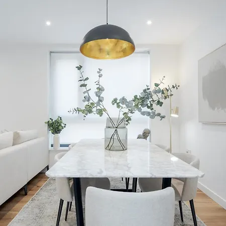 Luxury Mayfair Townhouse With A/c 3br 3ba