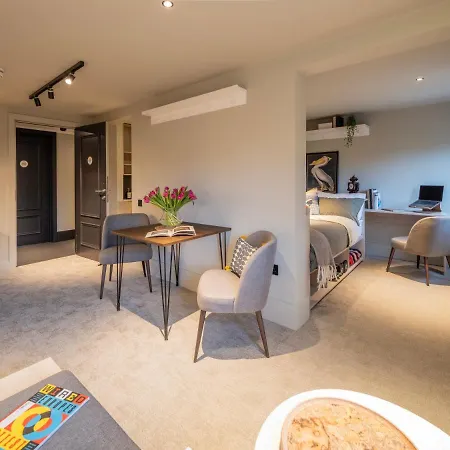 Stylish Studios, Southfields Station - Sk Apartment *