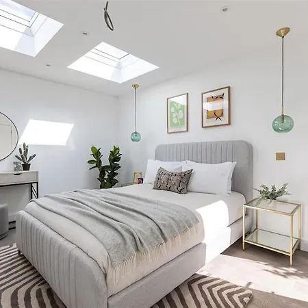 Cozy Leyton House With Garden And Small Terrace