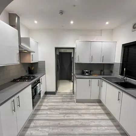 Guest house In Modernised Victorian House *