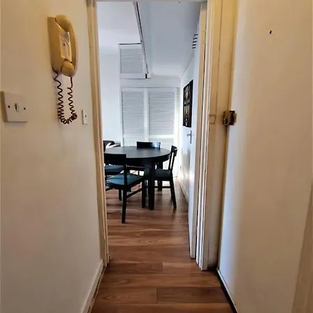 Apartment Bright Near Hyde Park
