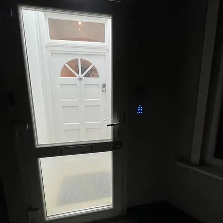 In Modernised Victorian House * Croydon