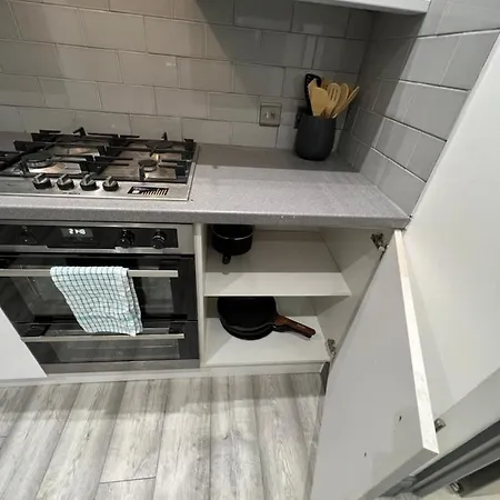 In Modernised Victorian House * Croydon