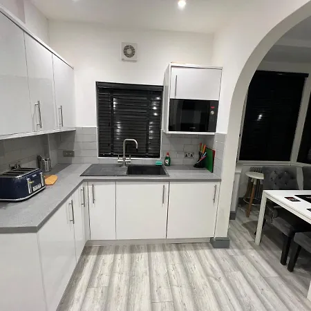 Guest house In Modernised Victorian House *