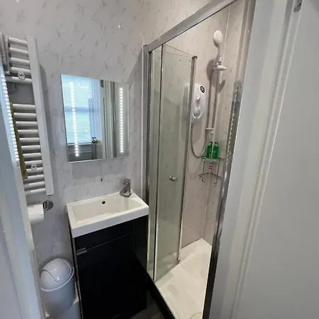 Private In Victorian House, Forest Hill, Londra