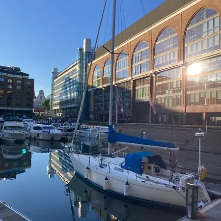보트호텔 Entire Boat At St Katherine Docks 2 Available Select Using Options 런던