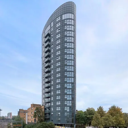 Modern 2bed 2bath Stratford * London
