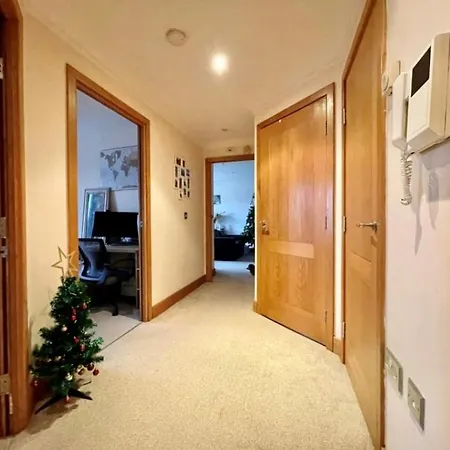 Apartment Cosy 2 Bedroom With Gated Parking By River Thames *