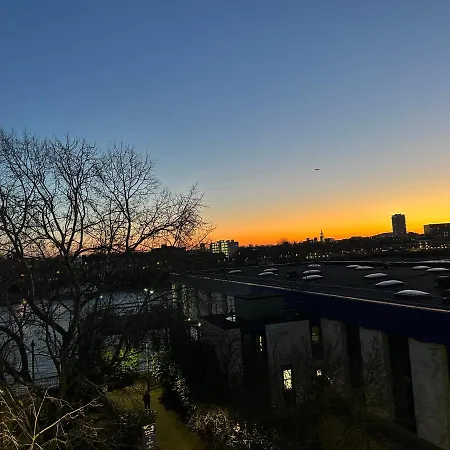 Deluxe Penthouse Riverside View 2 Bedroom Flat With Lift - Old Industrial Factory Warehouse * London
