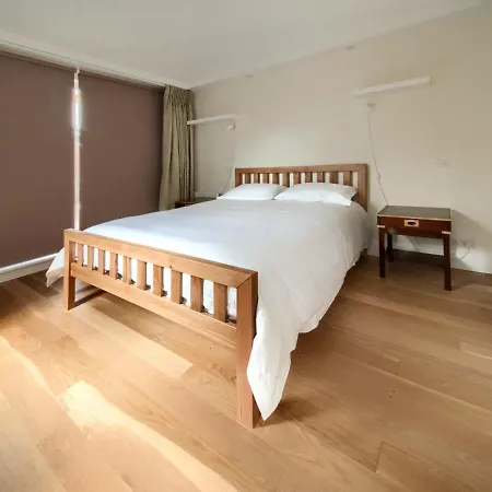 Serene Townhouse With Parking Holiday home *