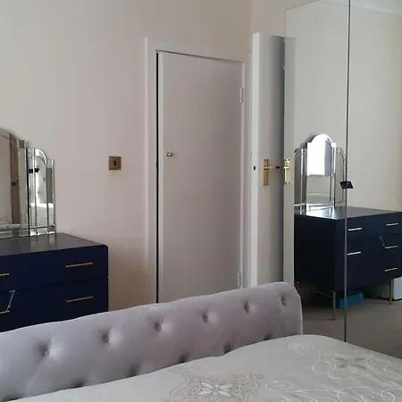 Apartment Primary Bedroom With King Size Bed In 3 *