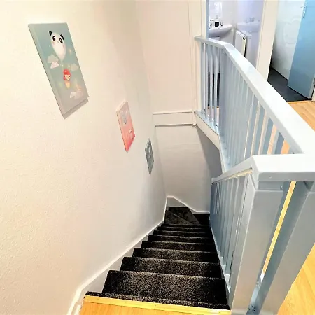 Stepney 17 Double Bedrooms Guest house *