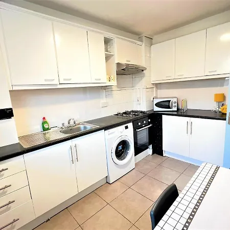 Stepney 17 Double Bedrooms Guest house London